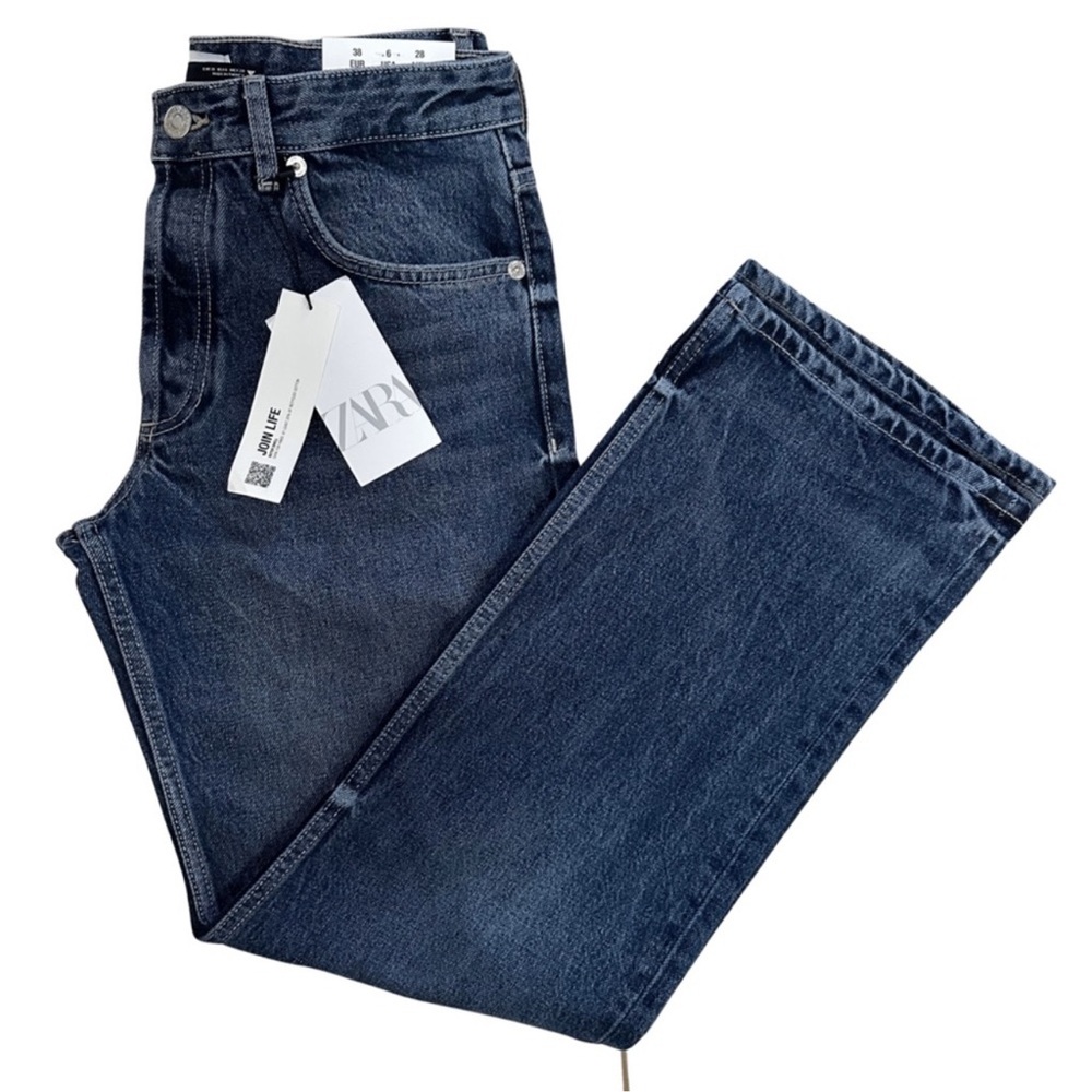 Zara straight fit mid rise jeans. 100% cotton.